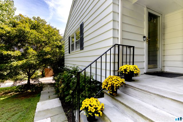 10 Blackberry Lane, Norwalk, CT 06850