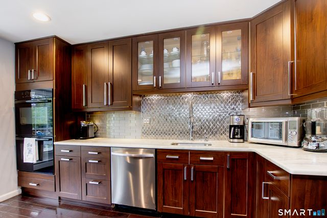 10 Blackberry Lane, Norwalk, CT 06850