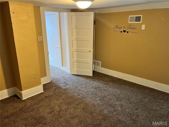 523 E Tremont Street, Hillsboro, IL 62049