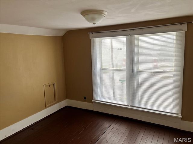 523 E Tremont Street, Hillsboro, IL 62049