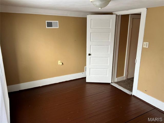 523 E Tremont Street, Hillsboro, IL 62049