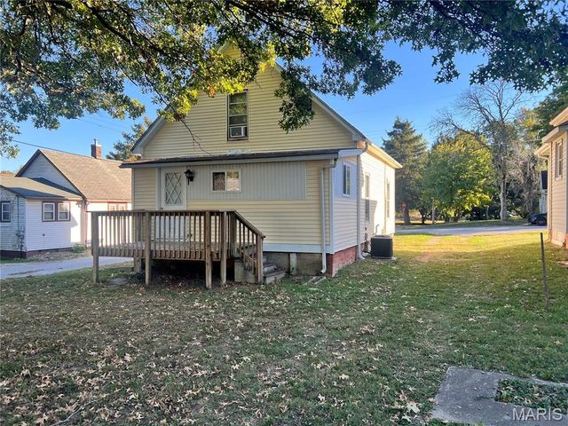 523 E Tremont Street, Hillsboro, IL 62049