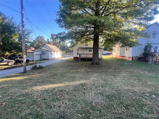 523 E Tremont Street, Hillsboro, IL 62049