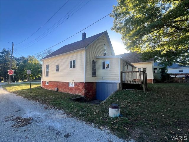 523 E Tremont Street, Hillsboro, IL 62049