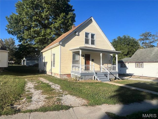 523 E Tremont Street, Hillsboro, IL 62049