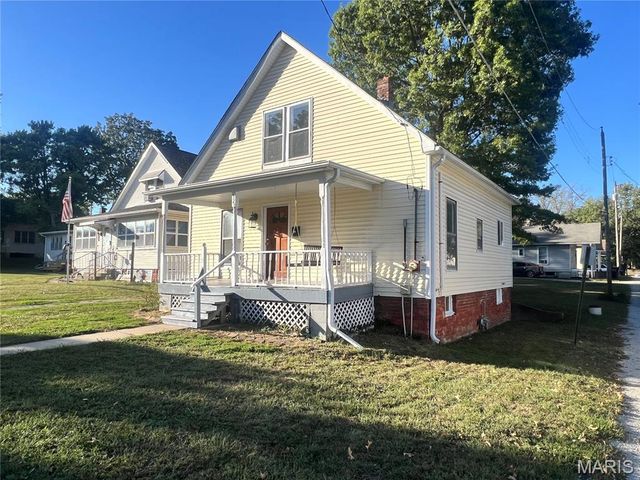 523 E Tremont Street, Hillsboro, IL 62049