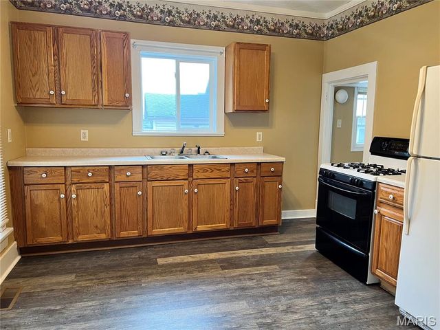 523 E Tremont Street, Hillsboro, IL 62049