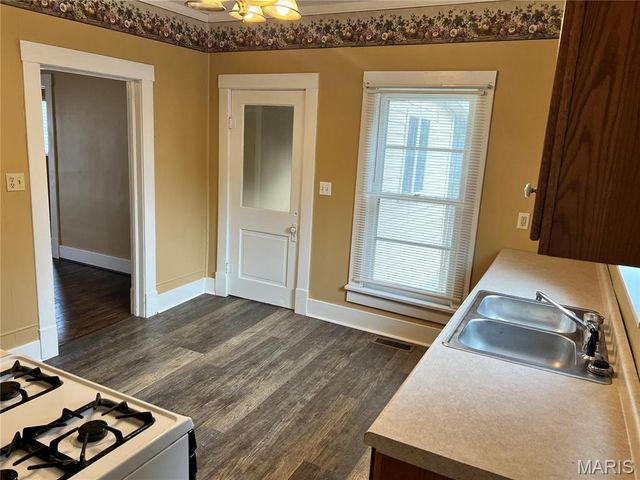 523 E Tremont Street, Hillsboro, IL 62049