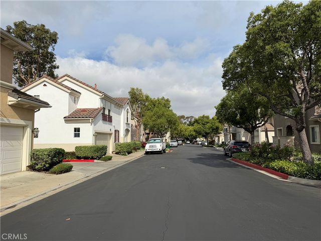 65 Danbury, Irvine, CA 92618