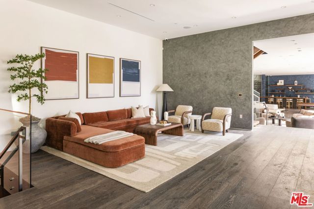 1116 Chantilly Road, Los Angeles, CA 90077