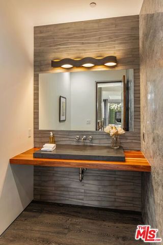 1116 Chantilly Road, Los Angeles, CA 90077