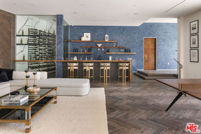 1116 Chantilly Road, Los Angeles, CA 90077