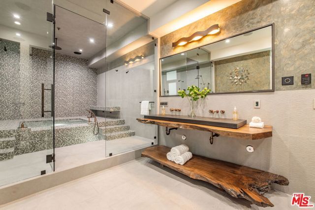 1116 Chantilly Road, Los Angeles, CA 90077