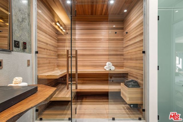 1116 Chantilly Road, Los Angeles, CA 90077