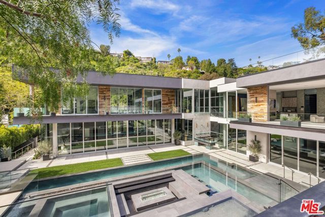 1116 Chantilly Road, Los Angeles, CA 90077