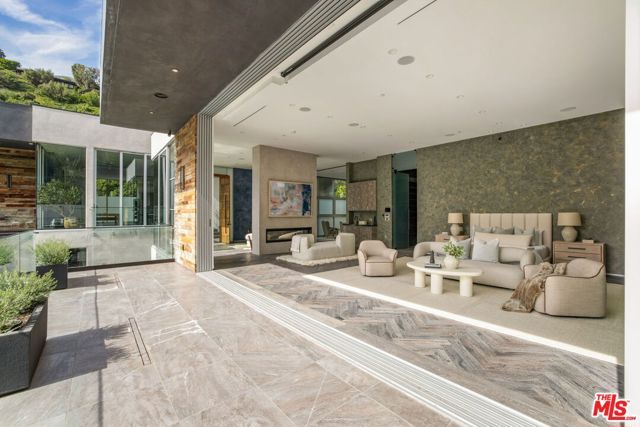 1116 Chantilly Road, Los Angeles, CA 90077