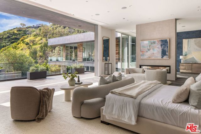 1116 Chantilly Road, Los Angeles, CA 90077