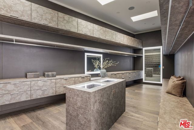 1116 Chantilly Road, Los Angeles, CA 90077