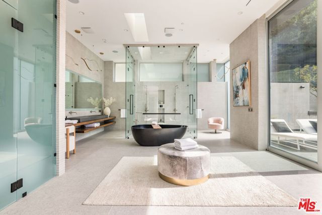 1116 Chantilly Road, Los Angeles, CA 90077