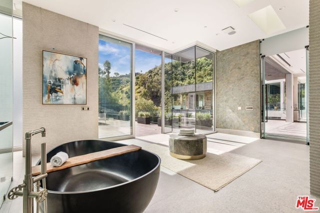 1116 Chantilly Road, Los Angeles, CA 90077