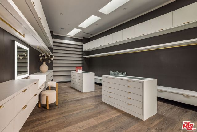 1116 Chantilly Road, Los Angeles, CA 90077