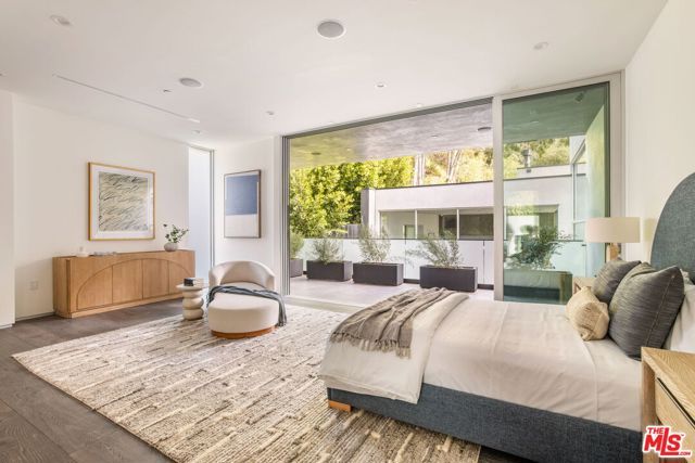 1116 Chantilly Road, Los Angeles, CA 90077