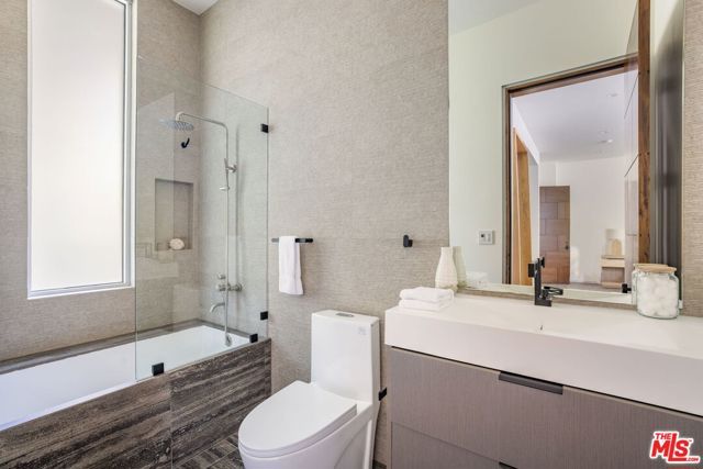 1116 Chantilly Road, Los Angeles, CA 90077