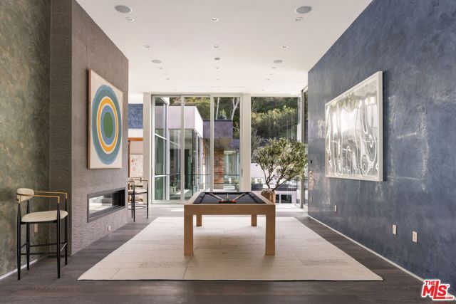 1116 Chantilly Road, Los Angeles, CA 90077