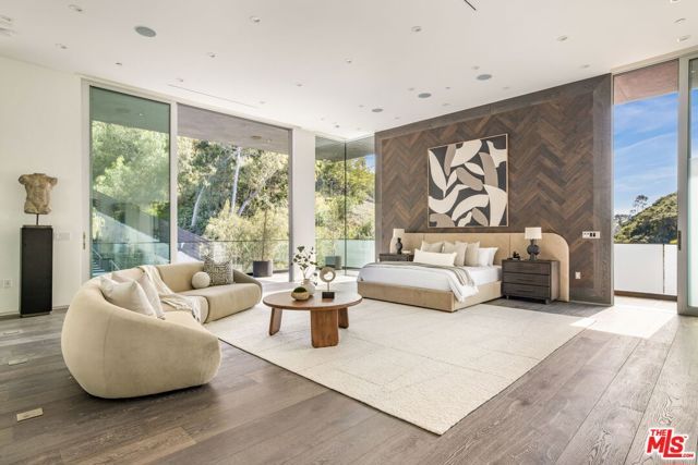 1116 Chantilly Road, Los Angeles, CA 90077