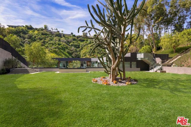 1116 Chantilly Road, Los Angeles, CA 90077