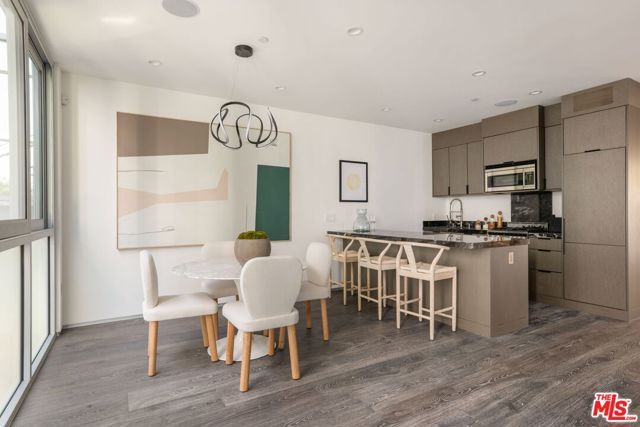 1116 Chantilly Road, Los Angeles, CA 90077