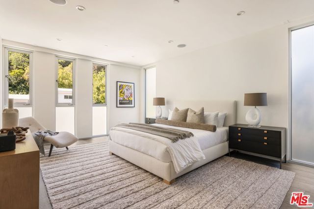 1116 Chantilly Road, Los Angeles, CA 90077