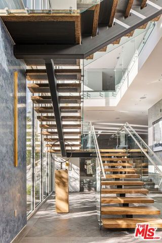 1116 Chantilly Road, Los Angeles, CA 90077