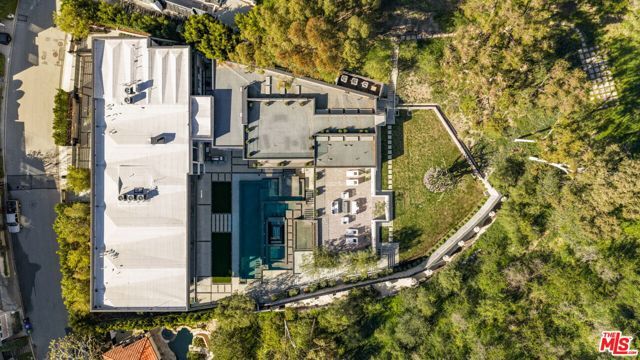 1116 Chantilly Road, Los Angeles, CA 90077