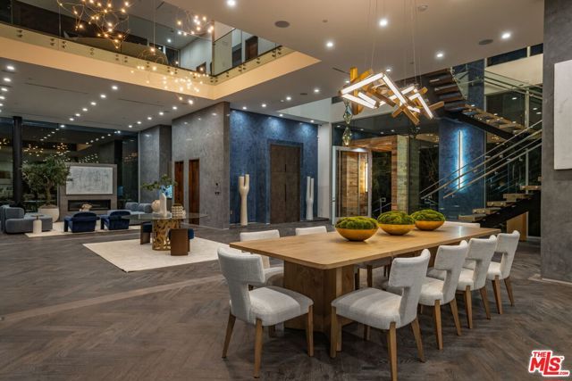 1116 Chantilly Road, Los Angeles, CA 90077