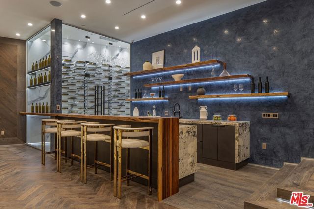 1116 Chantilly Road, Los Angeles, CA 90077