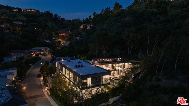 1116 Chantilly Road, Los Angeles, CA 90077