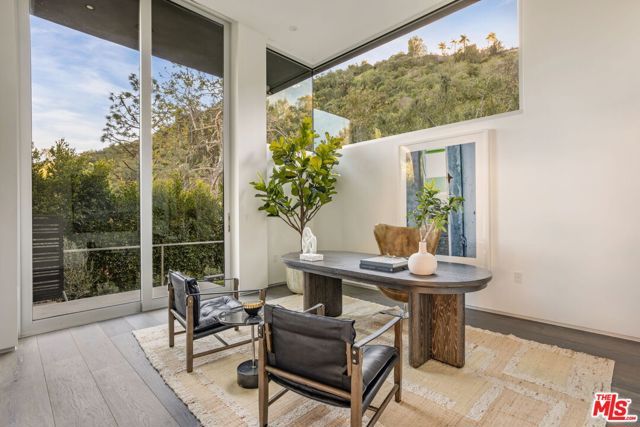 1116 Chantilly Road, Los Angeles, CA 90077