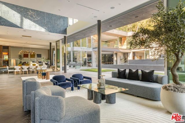 1116 Chantilly Road, Los Angeles, CA 90077