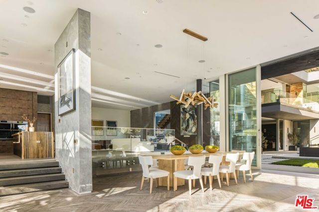 1116 Chantilly Road, Los Angeles, CA 90077