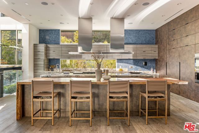 1116 Chantilly Road, Los Angeles, CA 90077