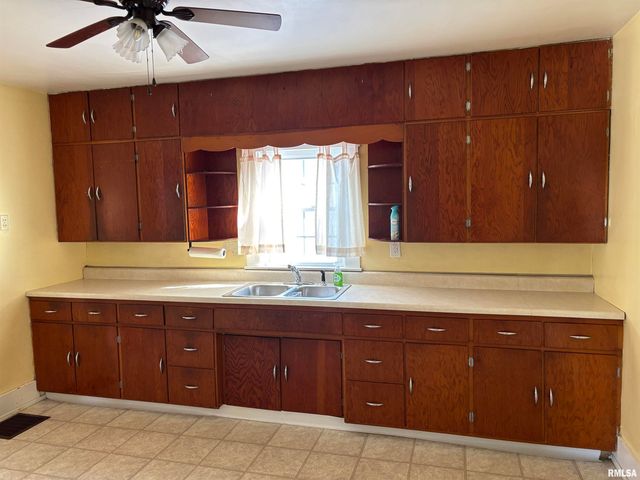 1310 W FRANKLIN Street, Taylorville, IL 62568