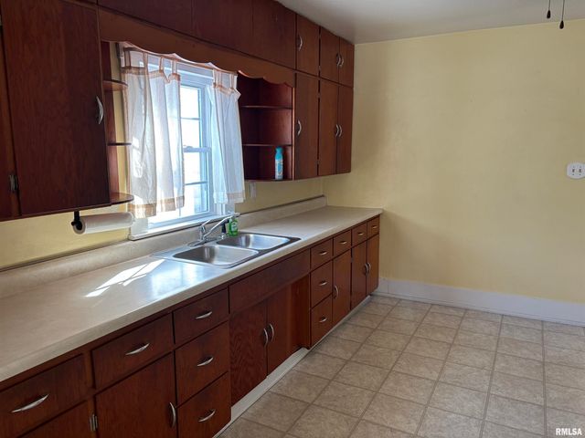 1310 W FRANKLIN Street, Taylorville, IL 62568