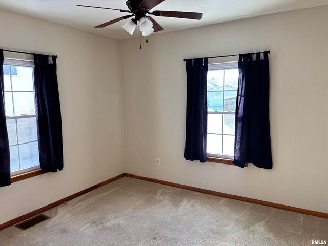 1310 W FRANKLIN Street, Taylorville, IL 62568