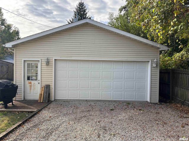 1310 W FRANKLIN Street, Taylorville, IL 62568