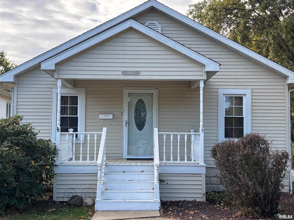1310 W FRANKLIN Street, Taylorville, IL 62568