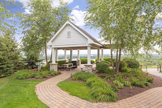 10002 Gentian Drive, Eden Prairie, MN 55347