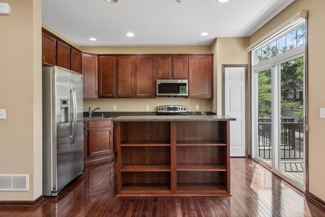 10002 Gentian Drive, Eden Prairie, MN 55347