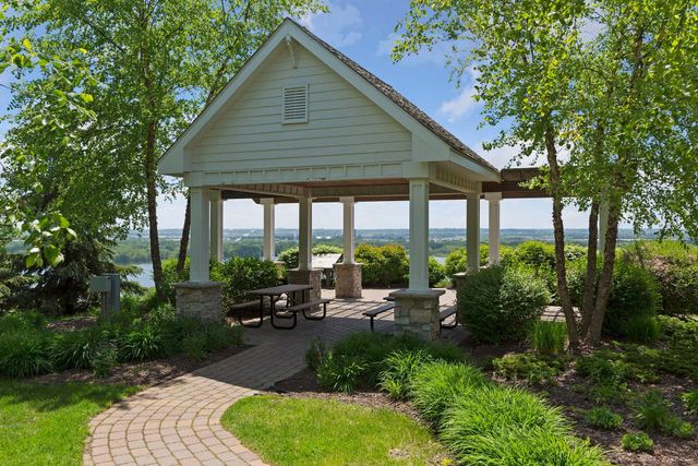 10002 Gentian Drive, Eden Prairie, MN 55347