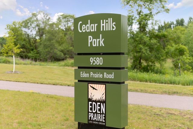 10002 Gentian Drive, Eden Prairie, MN 55347